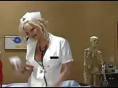 - video mature amatoriali italiane Teen bionda ottiene un pasto sul tavolo